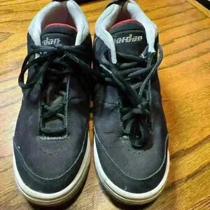 Air Jordan Big Fund Size 5 Youth 007070 Black university Red Running Sneakers